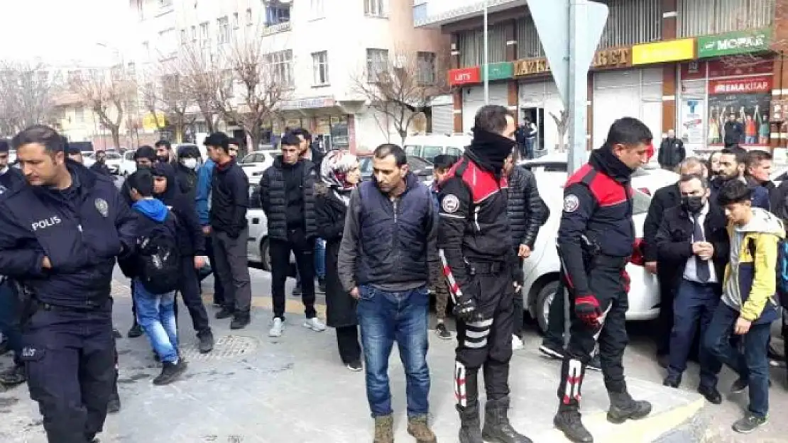 Kız Çocuğuna Taciz İddiası Esnafı Çıldırttı!