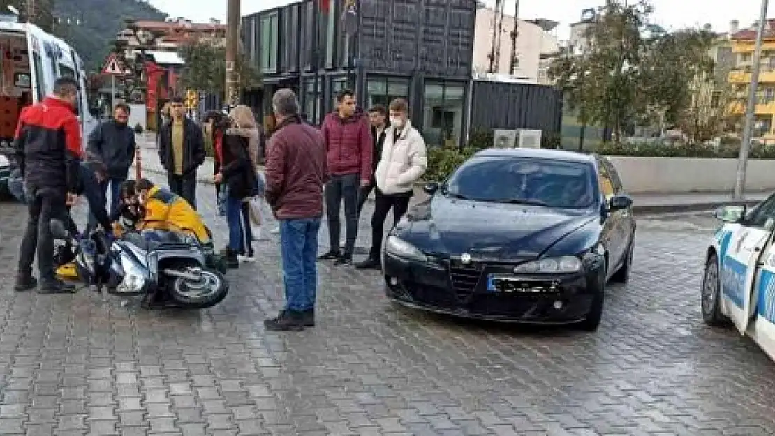 Marmaris'te Ehliyetsiz Sürücü Motosiklete Çarptı