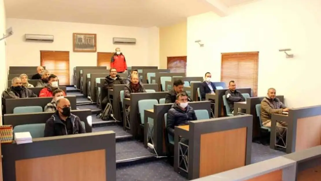Marmaris'te Yeni Arıcılar Yetişiyor