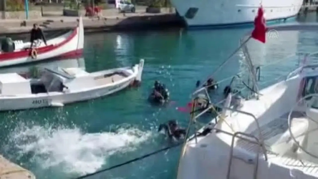 Marmaris'teki Balıkçı Barınaklarında Deniz Dibi Temizliği Yapıldı