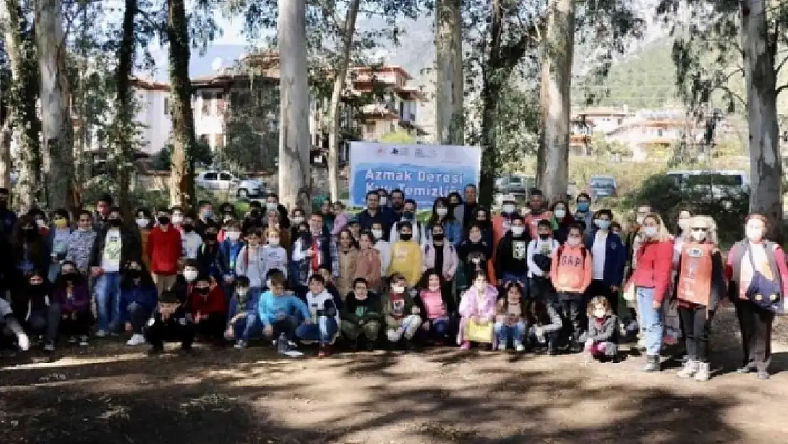 Öğrenciler Sakin Kent Akyaka'da Kıyı Temizliği Yaptı