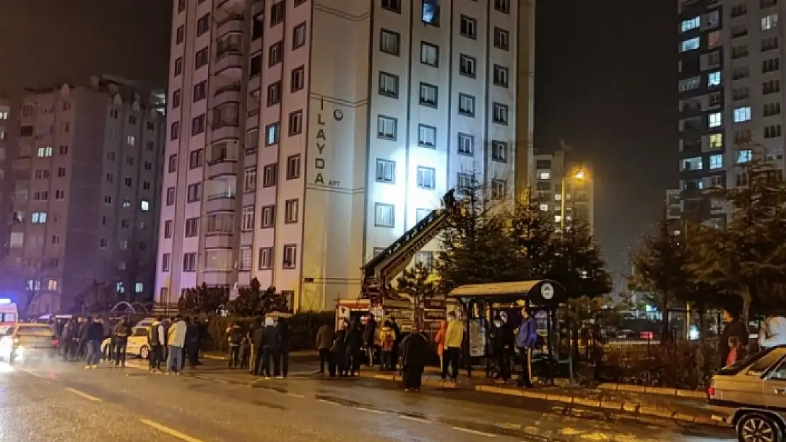 Sinir Krizi Geçiren Şahıs Evini Ateşe Verdi