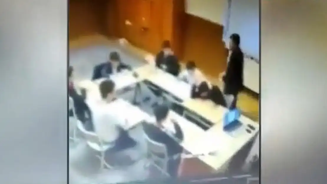 Tarikat Yurdunda Görevli, Küçük Çocukları Sıra Dayağına Çekti!