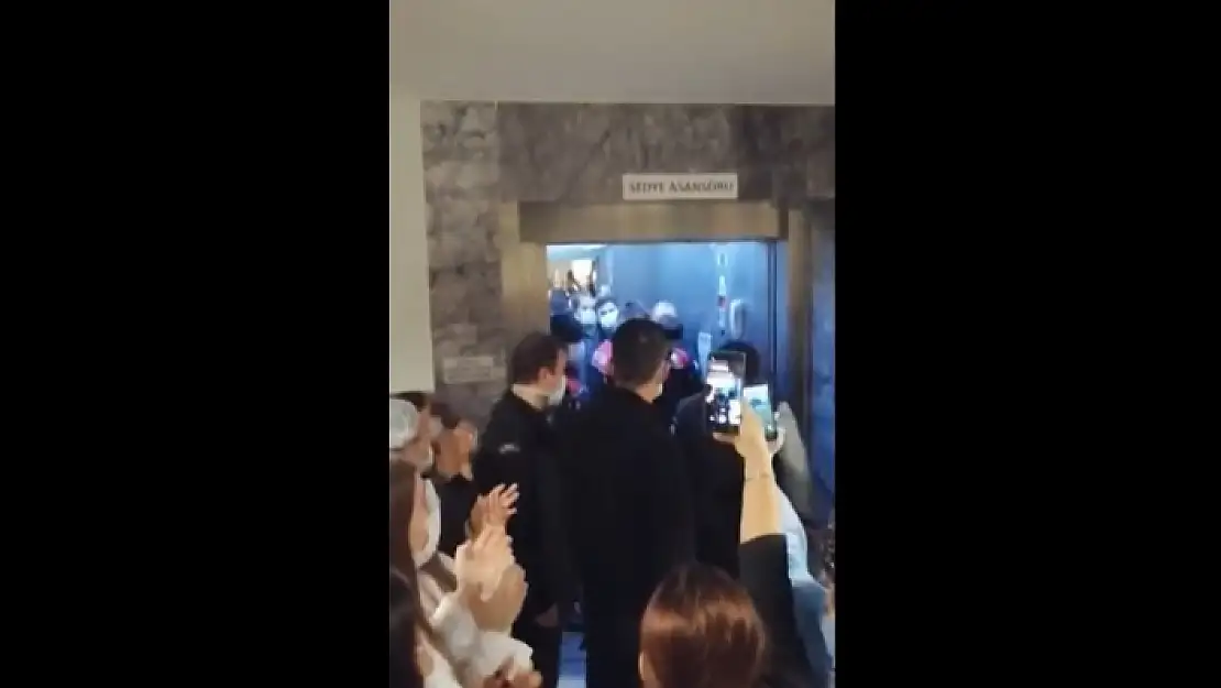 Tıp Fakültesi Öğrencilerinden Taburcu Olan Uzman Çavuşa Protesto