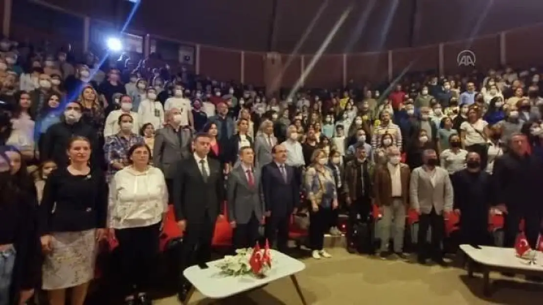 Bodrum'da Öğrenciler 'Bir Aydınlığın Adıdır Mustafa Kemal' Adlı Gösteriyi Sahneledi
