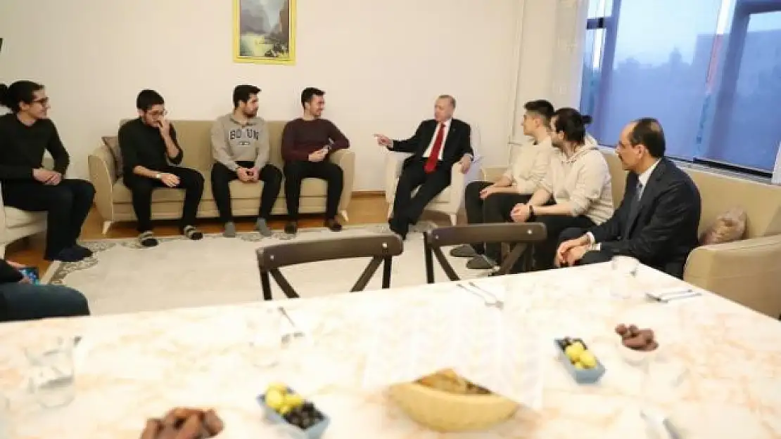 Erdoğan İftar Sofrasında Öğrencilere En Sevdiği Yemeği Söyledi!