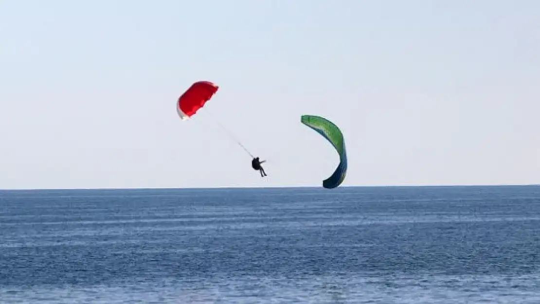 Fethiye'de Yamaç Paraşütü Kapanan 2 Pilot, Yedek Paraşütle Kurtuldu