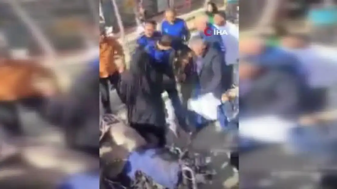 İftar Çadırı Önünde Saç Saça Baş Başa Kavga Ettiler!