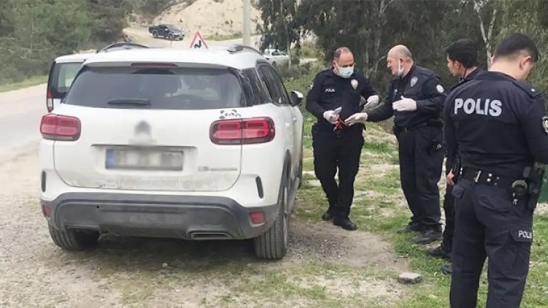 Lüks Cipte Hayatına Son Vermek İstedi, Polis Camı Kırıp Kurtardı