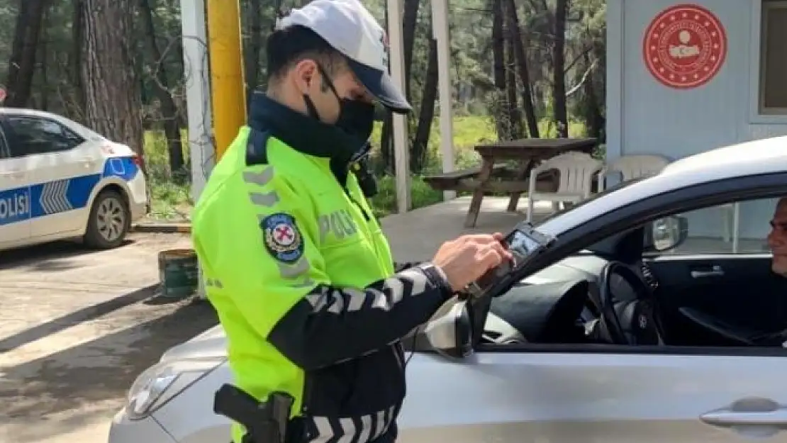Marmaris'te Bölge Trafik Ekipleri 1 Saatte 30 Bin Lira Ceza Kesti