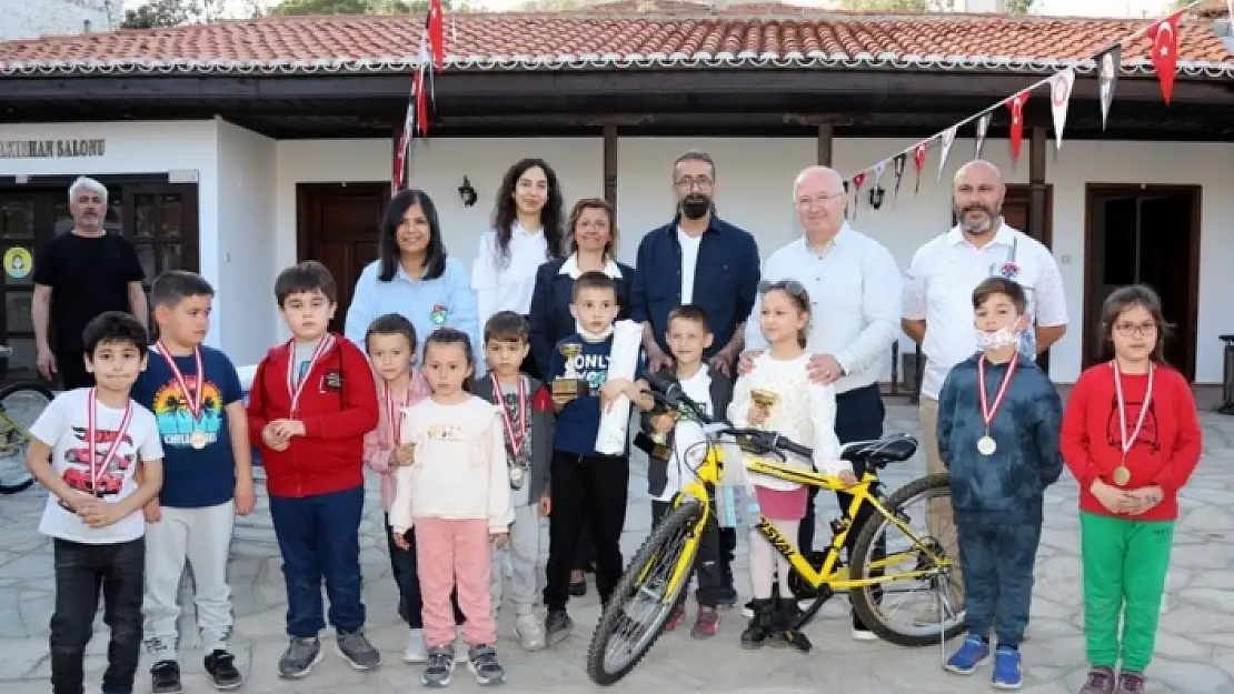 Menteşe'deki 6. Elo Satranç Turnuvasında Ödüller Sahiplerini Buldu