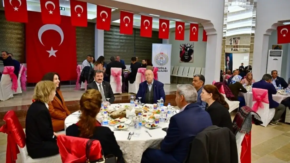 Muğla Valisi Tavlı, Muhtarlarla İftarda Bir Araya Geldi