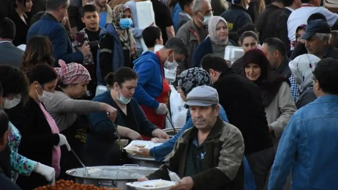 Yatağan'da 5 Bin Kişiye İftar Verildi