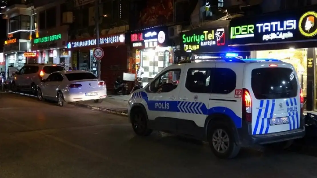 17 Yaşındaki Genç Sokak Ortasında Bıçaklandı