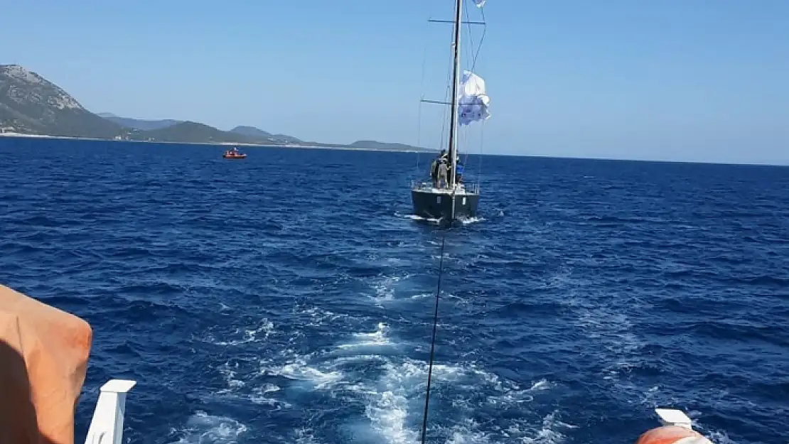 Bodrum'da Sürüklenen Tekneyi KIYEM Ekipleri Kurtardı