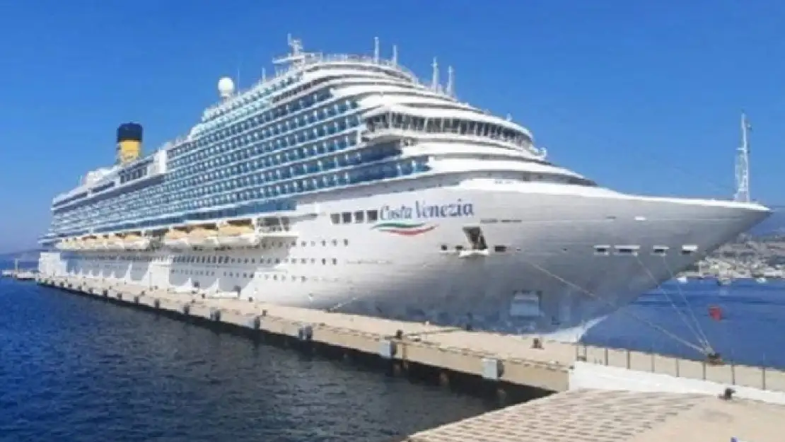 Dünyanın En Büyük Yolcu Gemilerinden Costa Venezia Bodrum'da