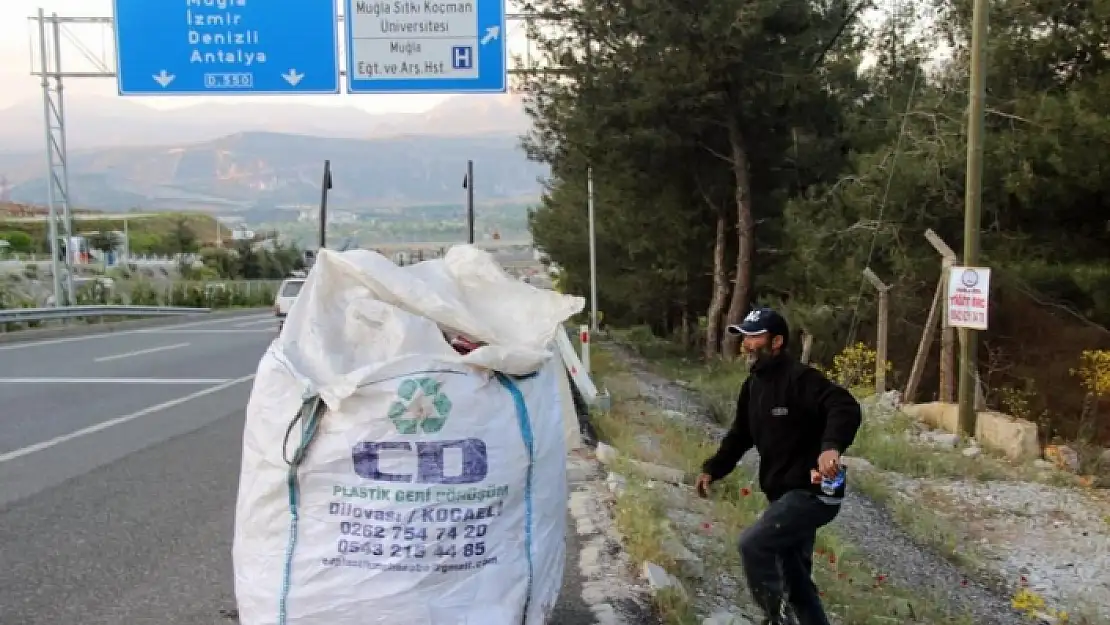 Hurdaları Toplamak İçin Antalya'dan Yola Çıkıp Muğla'ya Ulaştı