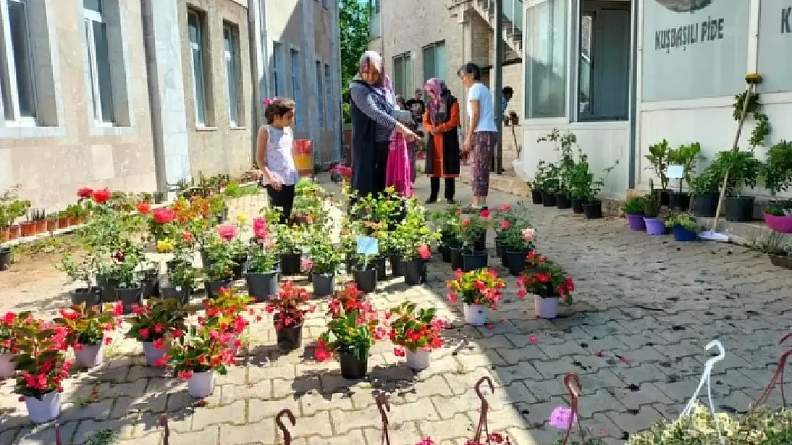 Köyceğizli Çiçekçilerde Anneler Günü Hareketliliği