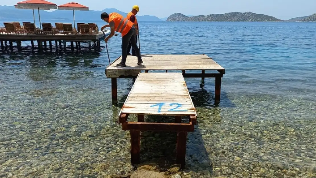 Marmaris'teki Kaçak İskeleler Yıkılıyor