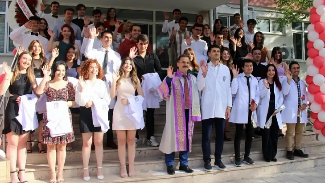 MSKÜ'nün İlk Diş Hekimi Adayları Beyaz Önlük Giydi