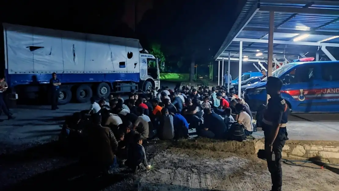 Akın Akın Geliyorlar! Yatağan'da, Kamyon Kasasında Tam 111 Düzensiz Göçmen Yakalandı