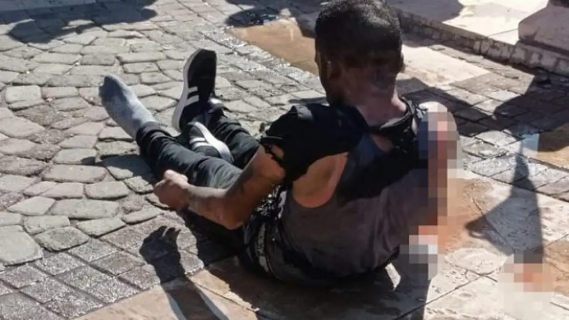 Bir Kişi Üzerine Benzin Döküp Kendini Ateşe Verdi