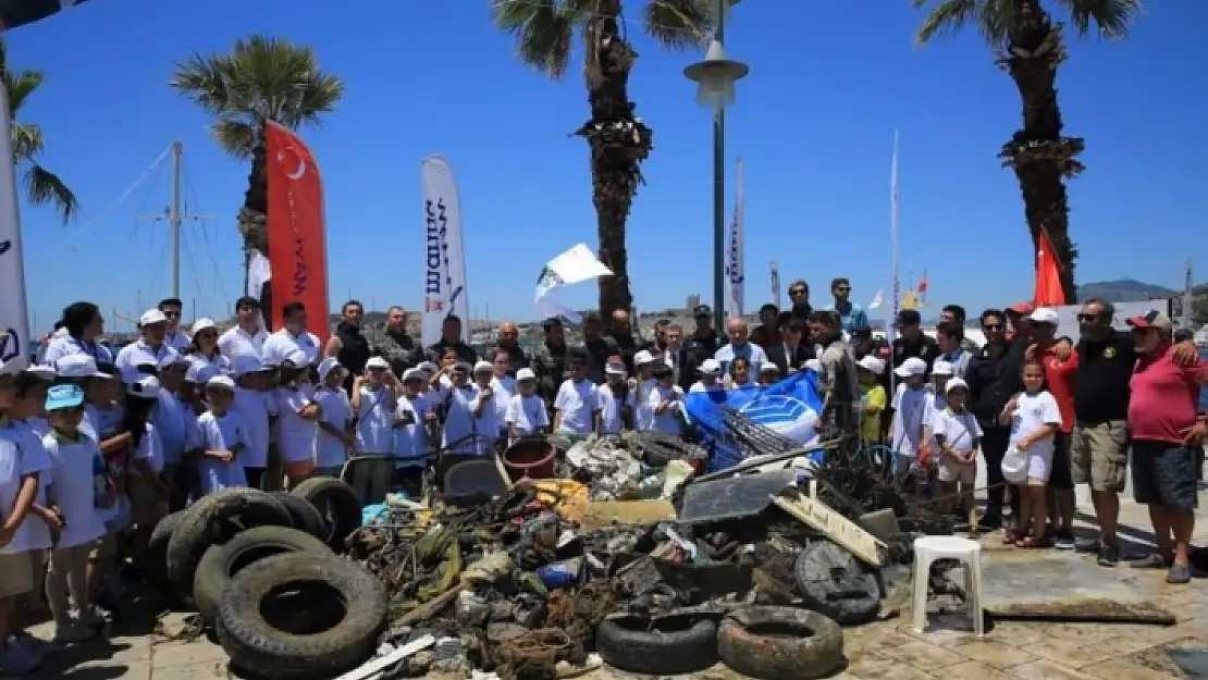 Bodrum'da 25 Dalgıçla Deniz Dibi Temizliği Yapıldı