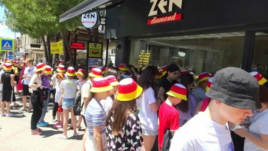 Dans İçin Gelen Öğrenciler, Menteşe'deki Tarihi Arastayı Gezdiler