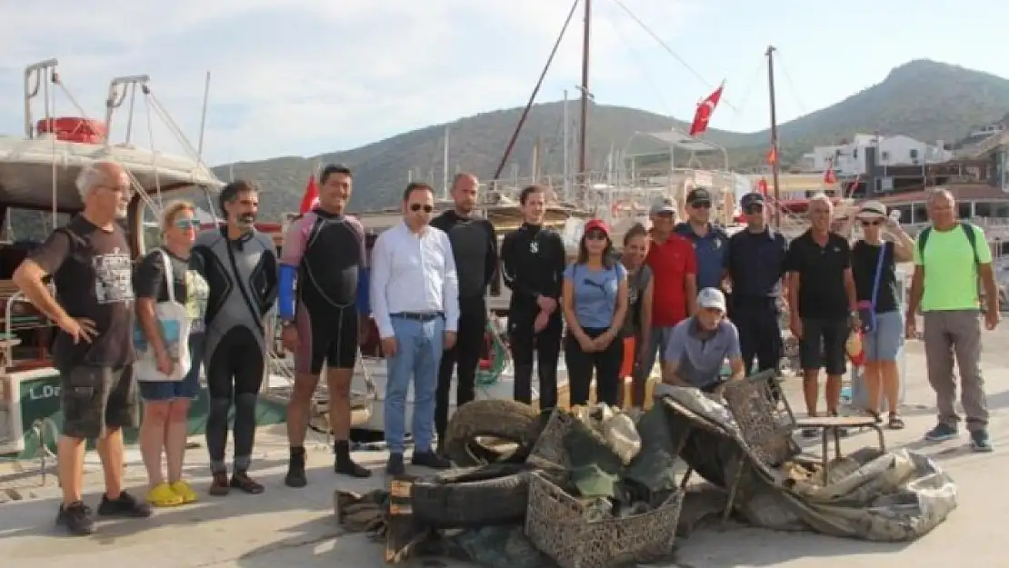 Datça'da Deniz Dibi Temizliği Yapıldı