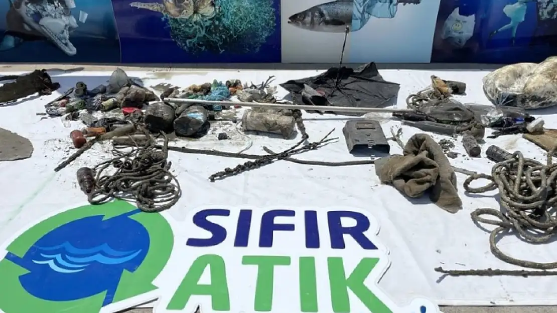 Göcek'te Kıyıya Çıkarılan Çöpler Görenleri Şaşkına Çevirdi