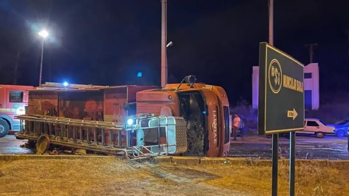 İtfaiye Ekibi Bodrum'da Yangına Giderken Kaza Yaptı: 2 Yaralı