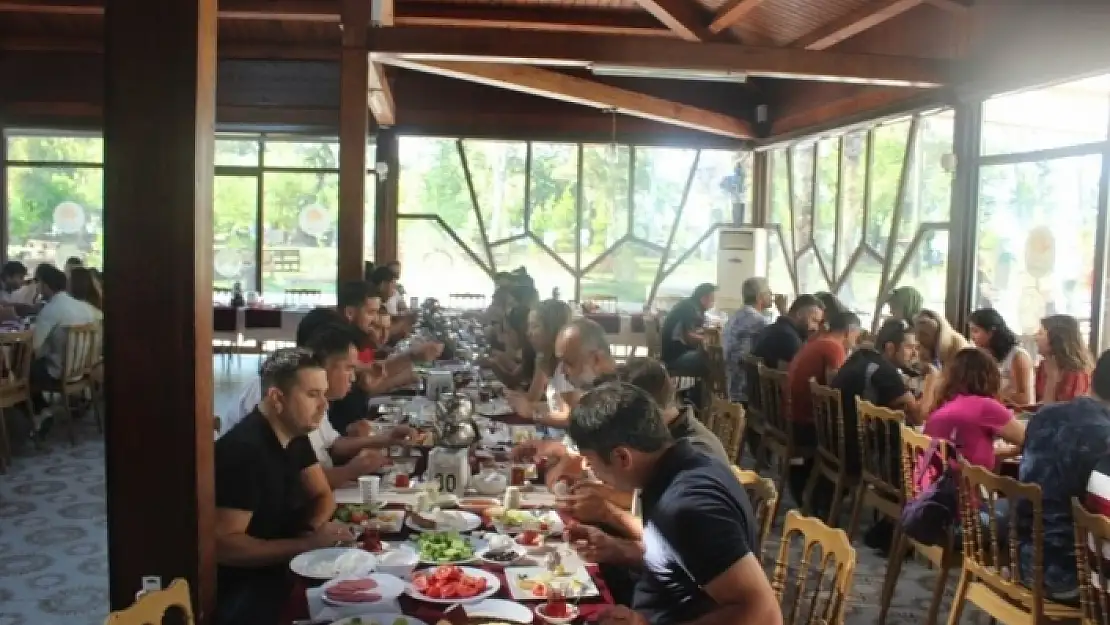 Köyceğiz'de Turnuvaya Katılan Öğretmenlere Kahvaltı Düzenlendi