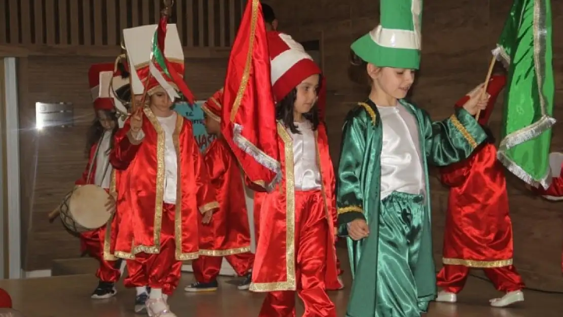 Menteşe'de Miniklerden Renkli Yılsonu Etkinliği
