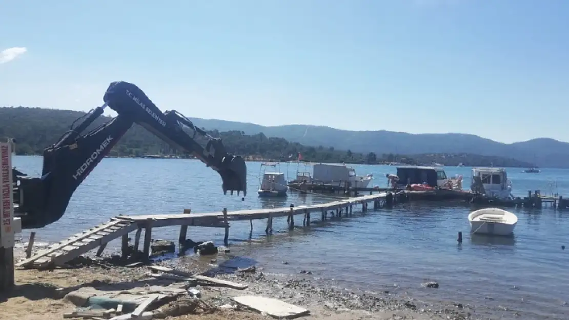 Milas'taki Kaçak İskeleler Yıkılıyor