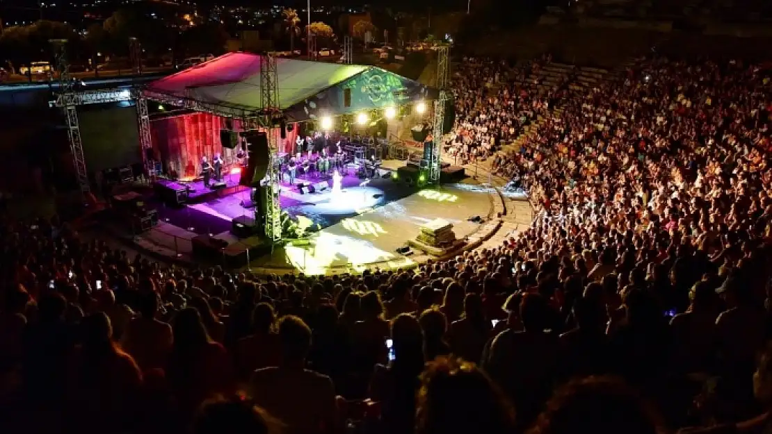 Bodrum'da Candan Erçetin'e Sevgi Seli