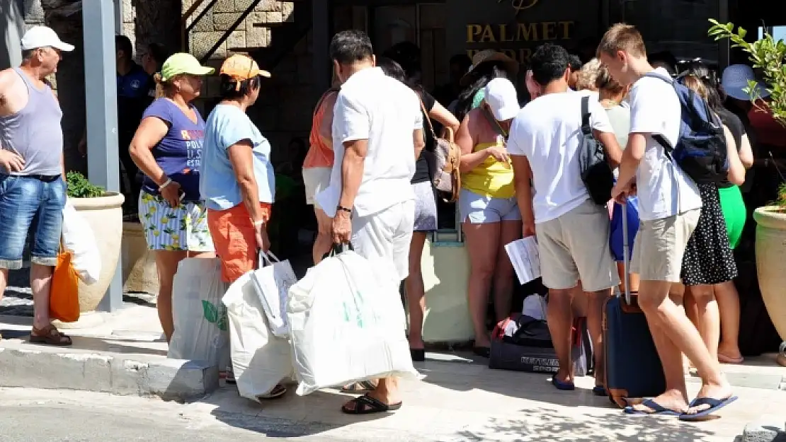 Bodrum'da Otel Mühürlendi, Turistler Sokakta Kaldı