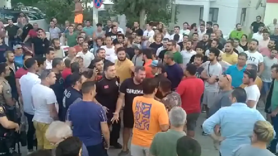 Datça'da Vatandaşlar, Erhan Okur Cinayeti İçin Adliye Önünde Toplandı