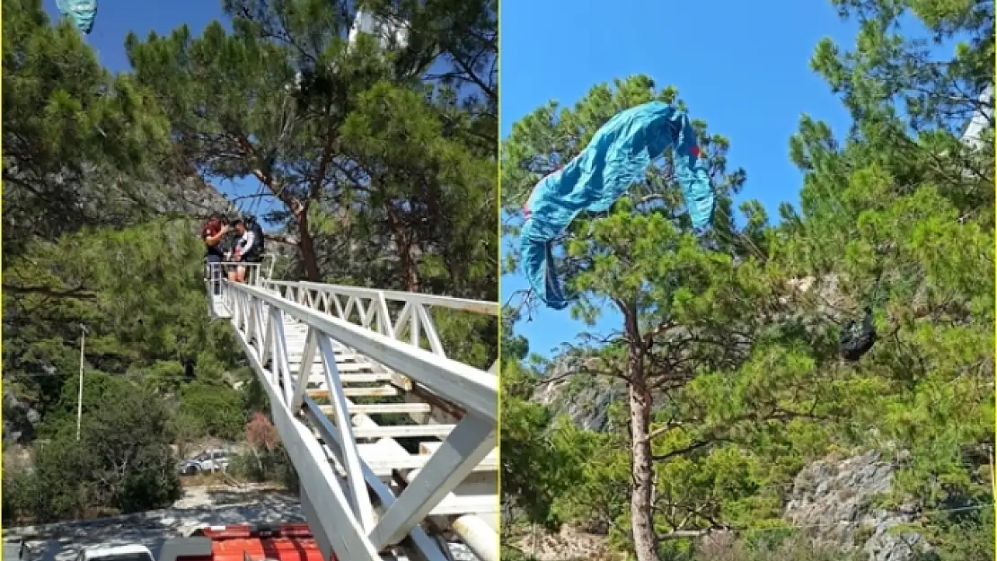 Fethiye'de Yamaç Paraşütü Pilotu Ağaçta Asılı Kaldı