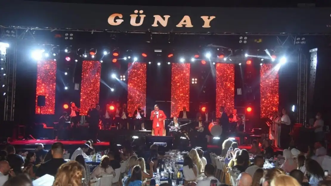 İbrahim Tatlıses, Bodrum'da Hayranlarına Unutulmaz Bir Gece Yaşattı