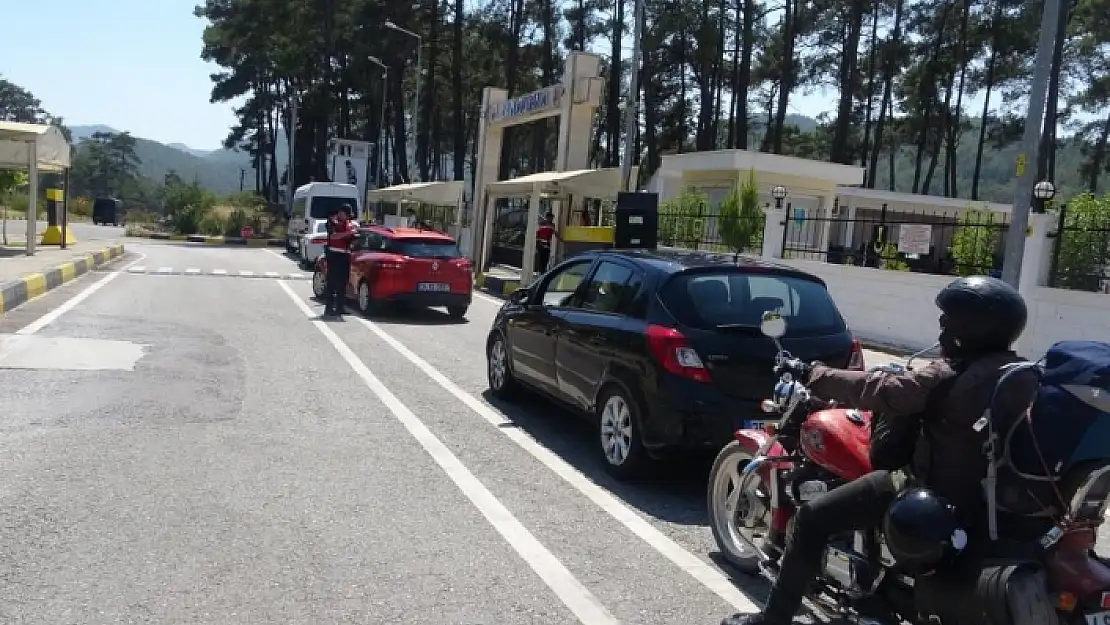 Marmaris'e 15  Bin Araç Geçti