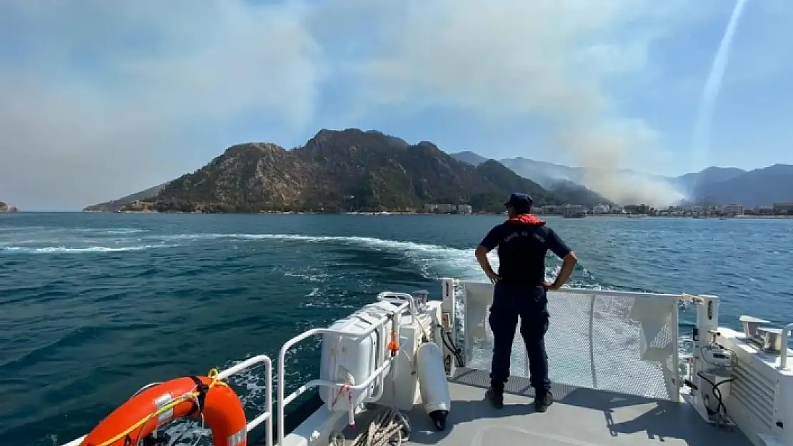Marmaris'teki Orman Yangını İçin Uçak ve Helikopterlerin Su Aldığı Bölge Deniz Trafiğine Kapatıldı