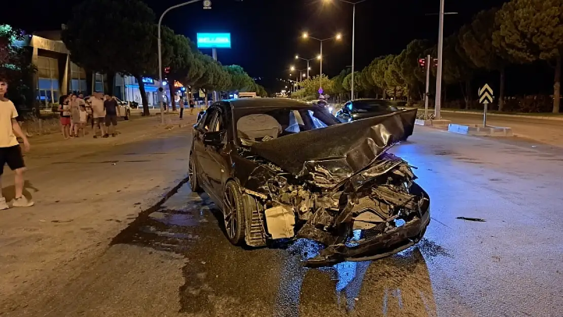 Menteşe'deki Kazada Sürücü Olay Yerinden Kaçtı