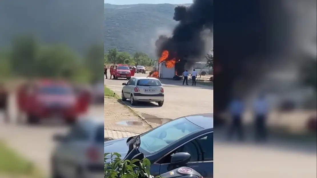 Menteşe'deki Konteyner Tuvalet Küle Döndü