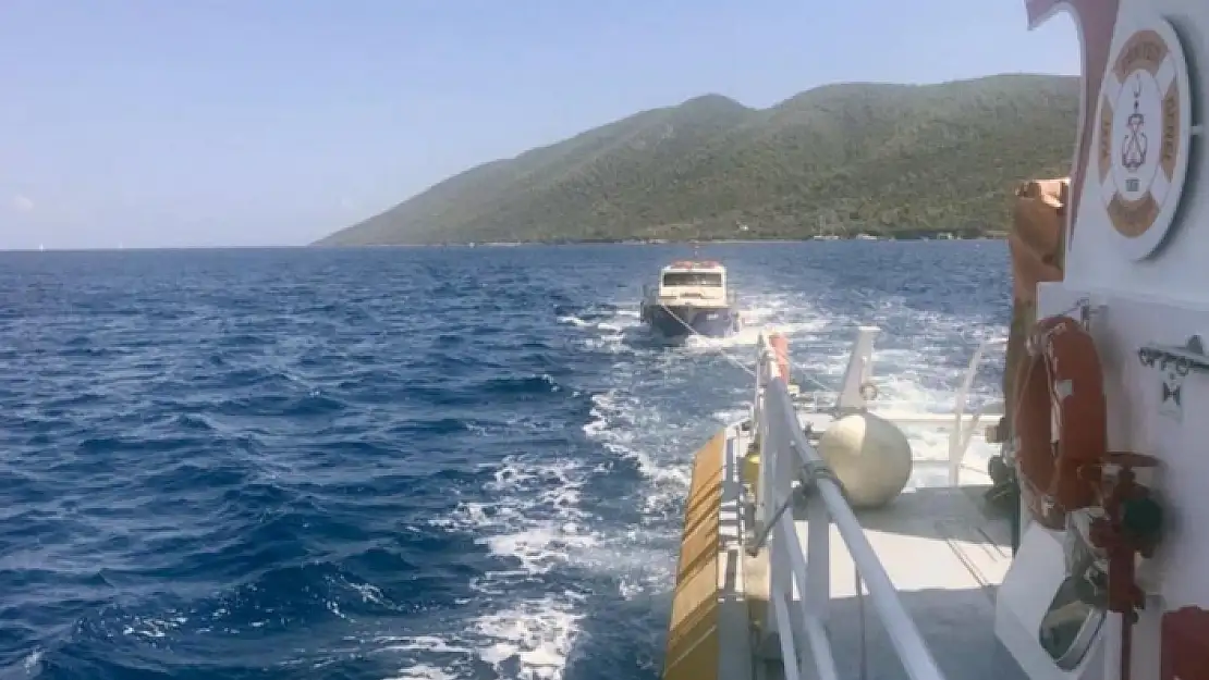 Bodrum'da Makine Arızası Yapan Tekne Kurtarıldı