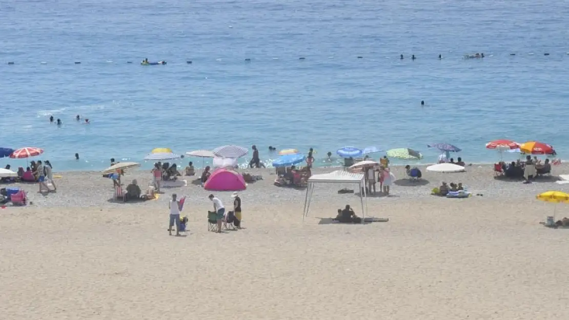 Fethiye'deki Tatilciler Ölüdeniz'e Koştu