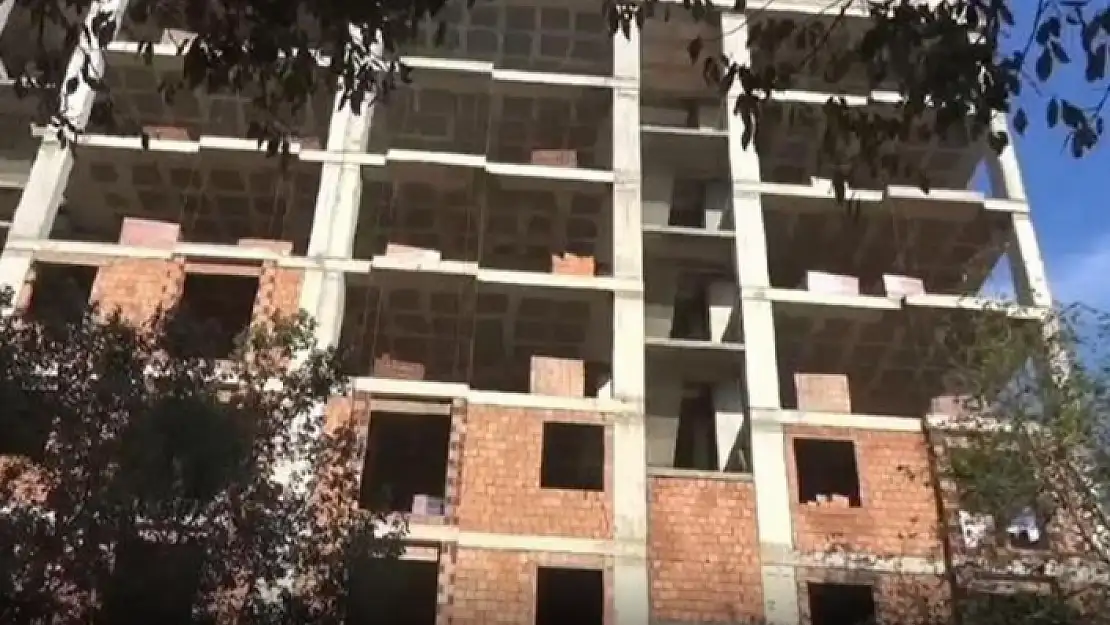 İnşaatta Çalışan 15 Yaşındaki Çocuk 6. Kattan Düşerek Hayatını Kaybetti