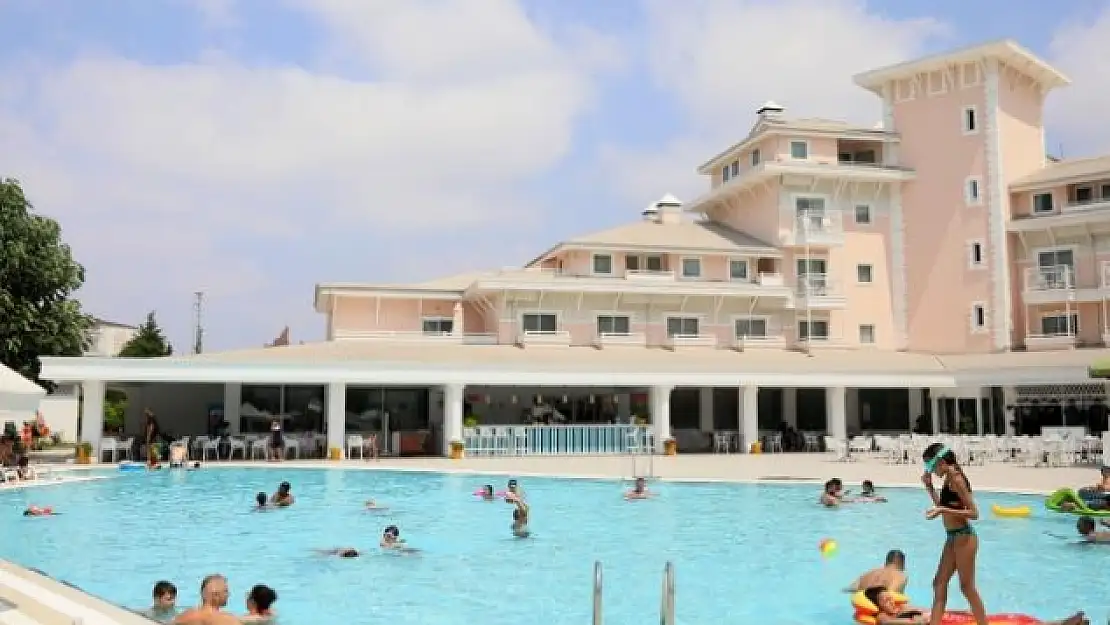 Turizm Sektörü Ara Eleman Sıkıntısıyla Boğuşuyor!