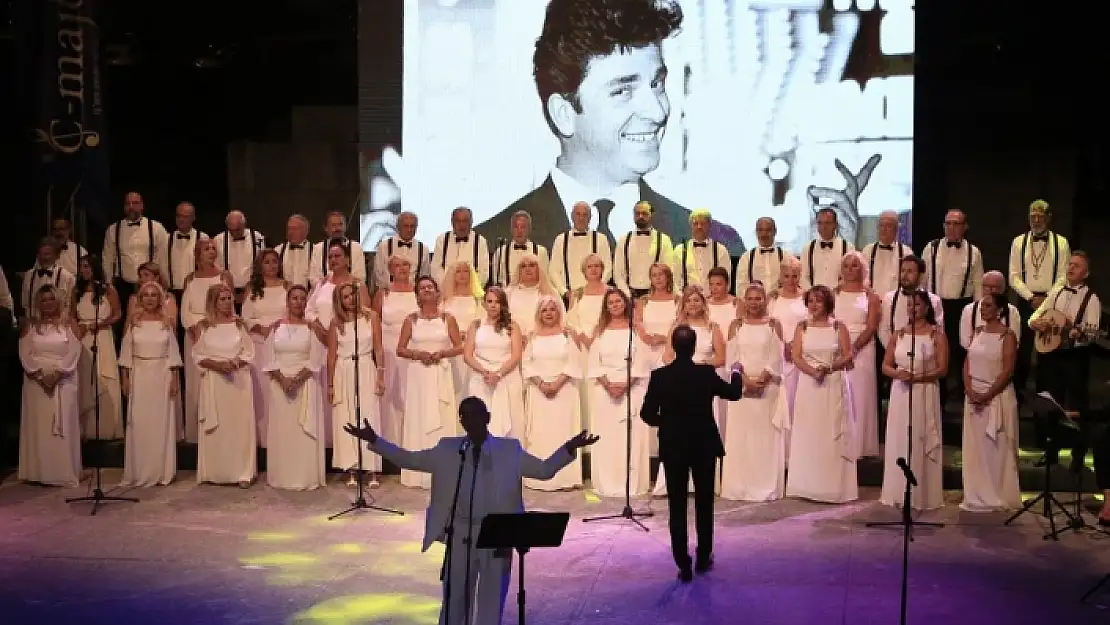 C-Majör İş'ten Sesler Korosu, Bodrum Antik Tiyatro'da Konser Verdi