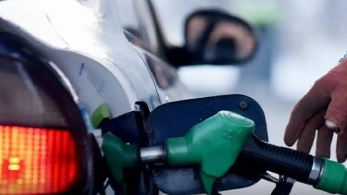 Motorinde Beklenen İndirim Bu Gece Yarısından İtibaren Pompaya Yansıyacak