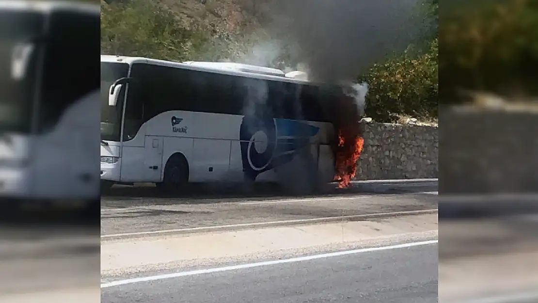 Muğla'da Yolcu Otobüsü Yanarak Küle Döndü